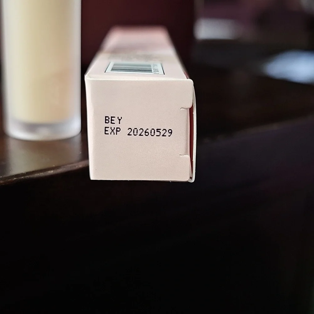 Kaja Don't Settle Flexible & Seamless Concealer In (04) 'Waffles'. NIB. Sealed.